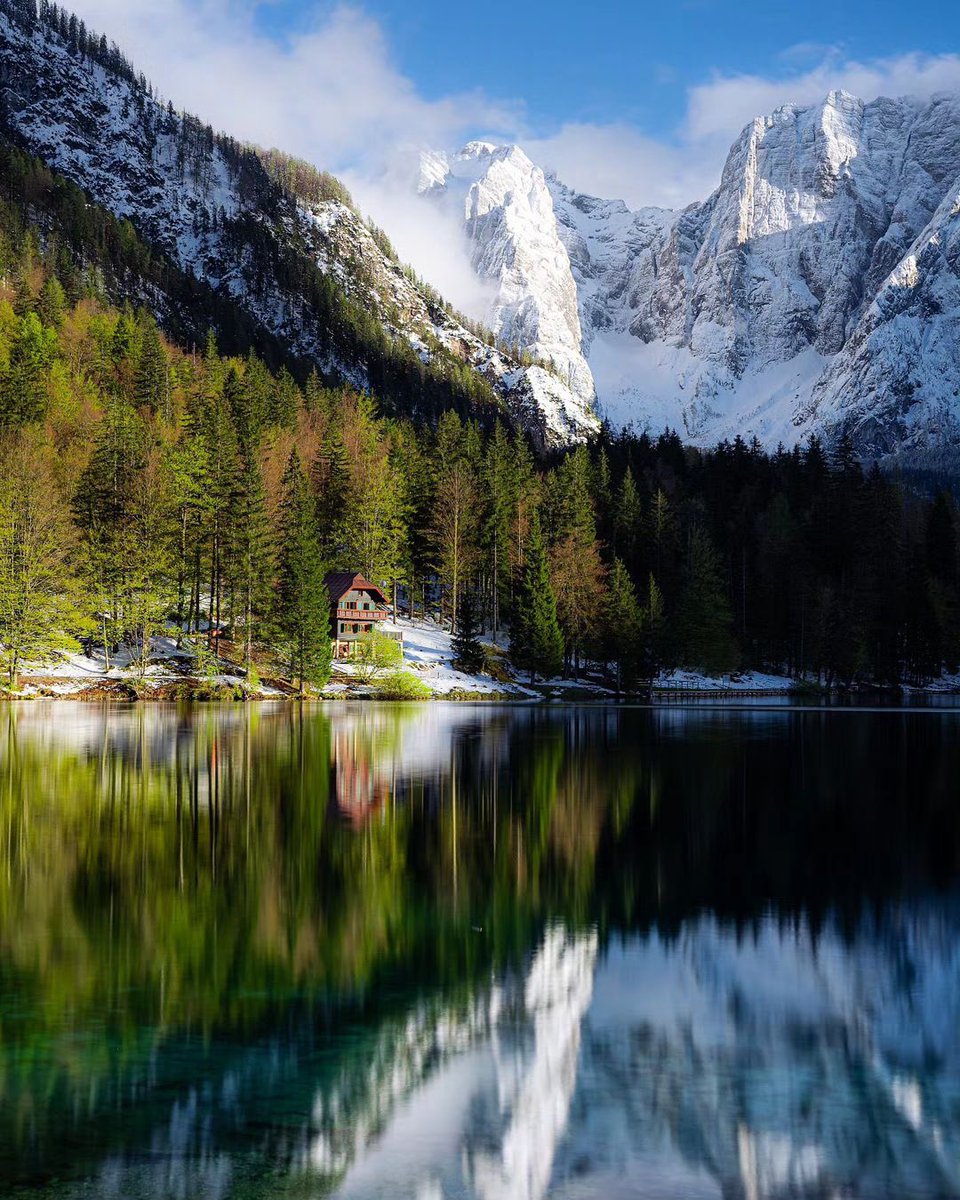 Right across the border, if you continue to the Italian side of the Julian Alps, you’ll stumble upon two beautiful lakes called laghi di Fusine. Located at the foot of Mt. Mangart, the 3rd highest mountain of Slovenia, it offers incredible scenery in all seasons! 📸 @simonzupan