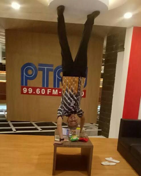 dibalikTopan's tweet photo. Profpicnya terinspirasi beliao 😃 https://t.co/qNXm8ZBK5t