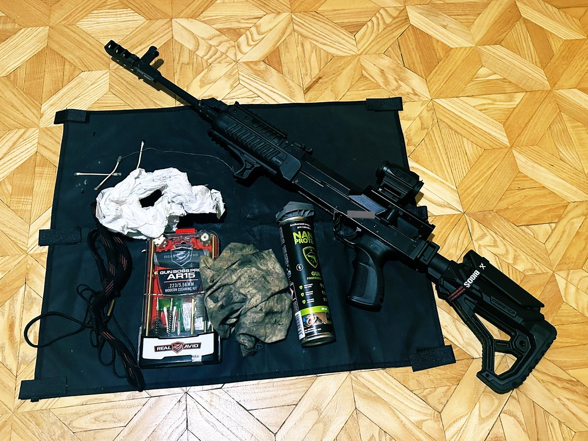 CzechReservist's tweet photo. Vstal jsem ve 03:30 a už nechtěl spát. Tak jsem vyčistil kosu, pošlu daně a půjdu si zaběhat. Co děláte v pondělí po ránu vy? #insomnia #sa58 https://t.co/ScFgS0x50W
