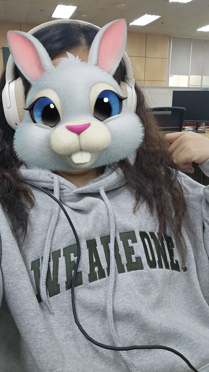 cottonandmochi's tweet photo. Finally using the hoodie. Lol. I'm wearing a spaghetti strap dress (from Pnshp!!!) and it's cold here in the office so the hoodie is perfect. Hihi.
Ordered my hoodie from my faves @sundryshopph! 🩶 #sdfeedbacks https://t.co/HvsWMGNB1J