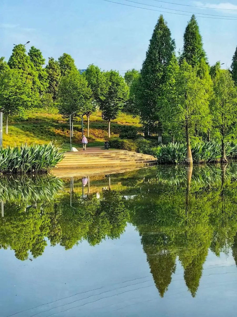 KunmingArea's tweet image. Kunming Anning is buzzing with life! 🌟 Where roads meet gardens and city views blend with verdant landscapes, it’s more than a place to live—it’s a place to thrive. #UrbanOasis #LivableCities