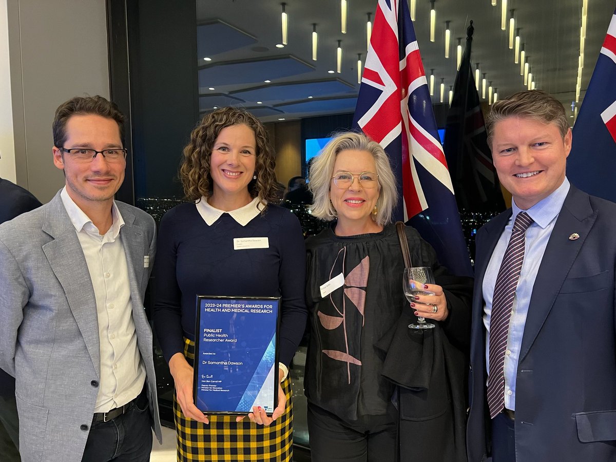 Congrats to Food & Mood Centre’s Dr @_SamanthaDawson for being a finalist in the Victorian Premier’s Awards for Health and Medical Research last week 🎉Pictured: Prof Matt Fuller-Tyszkiewicz, Dr Samantha Dawson, Prof @FeliceJacka & @BenCarrollMP, Minister for Medical Research