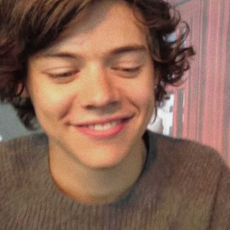 au larry

donde l'ouis, que está en último año, es un estudiante que genera el desprecio de todos y vive en las sombras

o donde h'arry, que resalta y deslumbra en donde sea que vaya, es el mejor amigo y el crush de l'ouis

au con: <a href="/louisxzt/">ney</a>