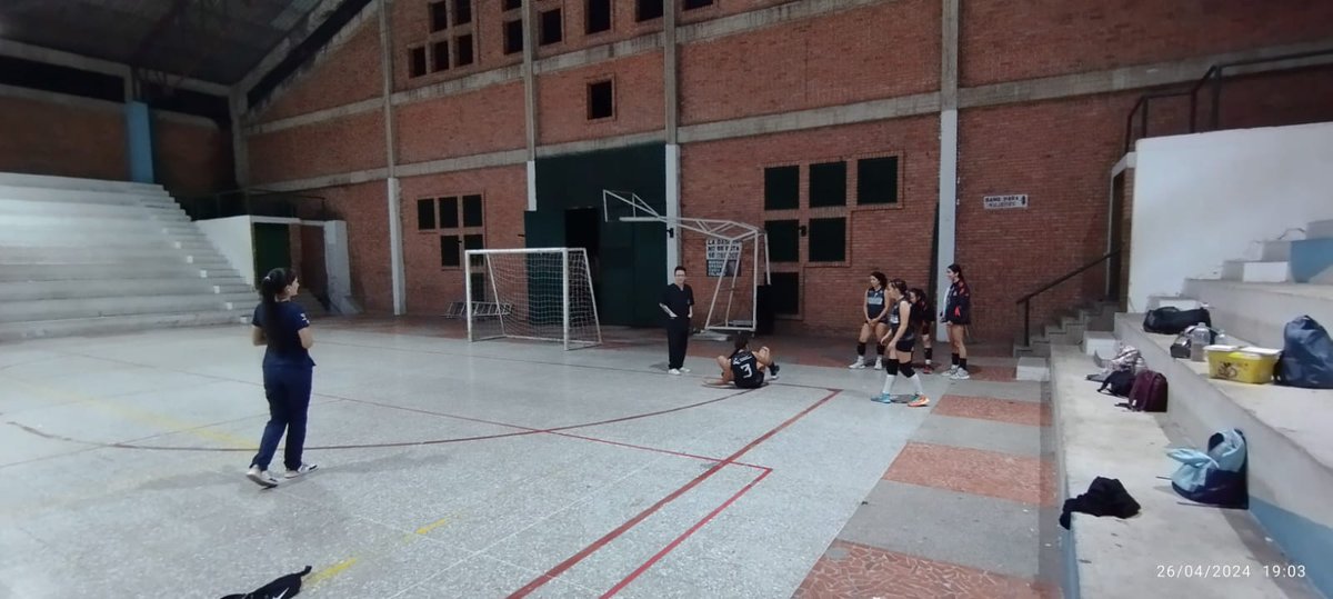 cpts1109's tweet photo. #PracticasPsicologiaSISSU en la Comunidad deportiva Legions Voley Club. Tema:Trabajo en Equipo 
Objetivo:incrementa la motivación y favorece las habilidades sociales de las jugadoras.
@BlancoNatalia10

@ElOIRdelaRegión #DeporteYBienestarMental #Girón #MasUnadMasEquidad https://t.co/7fnw4vfgAl