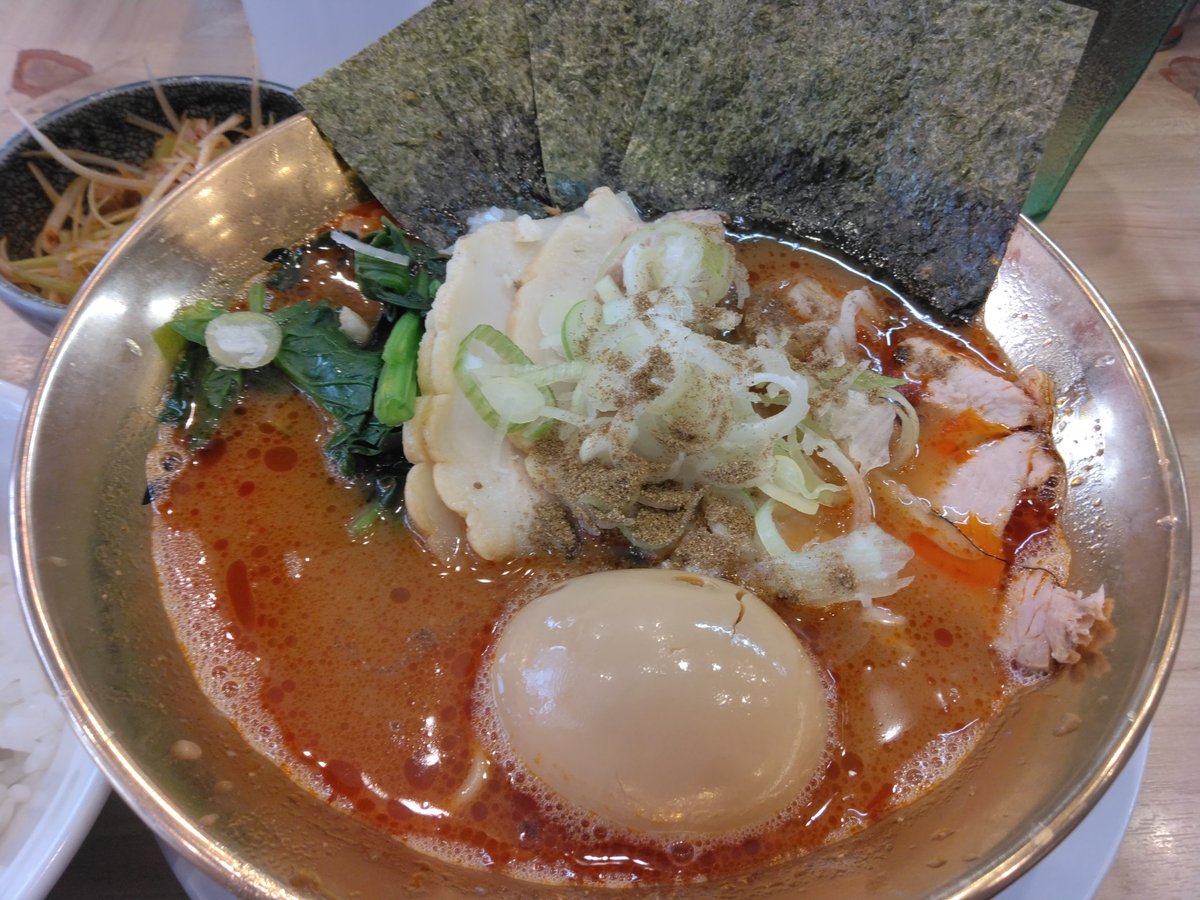 軽く運動🏃‍♂️してからの裏武蔵家🍜
旨辛麺(TP色々)🍚小✨
今日もバッチリ旨辛ウマウマ🦓🦄でした👍
隣りのお客さんも｢旨辛麺美味っ!｣て言ってましたよ｡
旨辛汁なしもまた食べたいな🤤
ご馳走様でした😋
#裏武蔵家
#旨辛麺
#野良裏家
#うまーみん