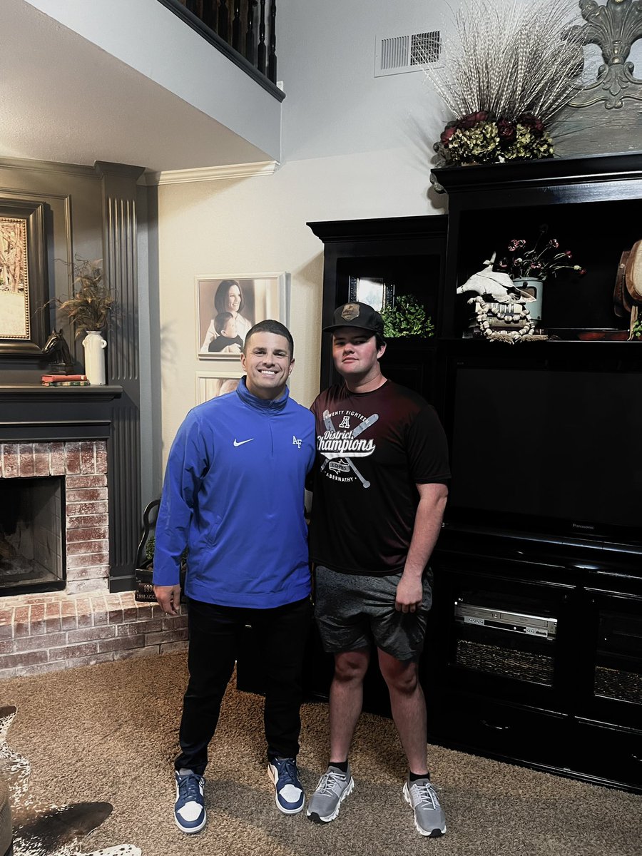 Thanks for the in home visit , and all the love y’all have been showing me . @CoachLamAF @CoachLobotzke @CoachTCalhoun @CoachWhiteDB1 @EasterwoodShay @806hsscmedia @AbernathyFB @JGonzalesJr10