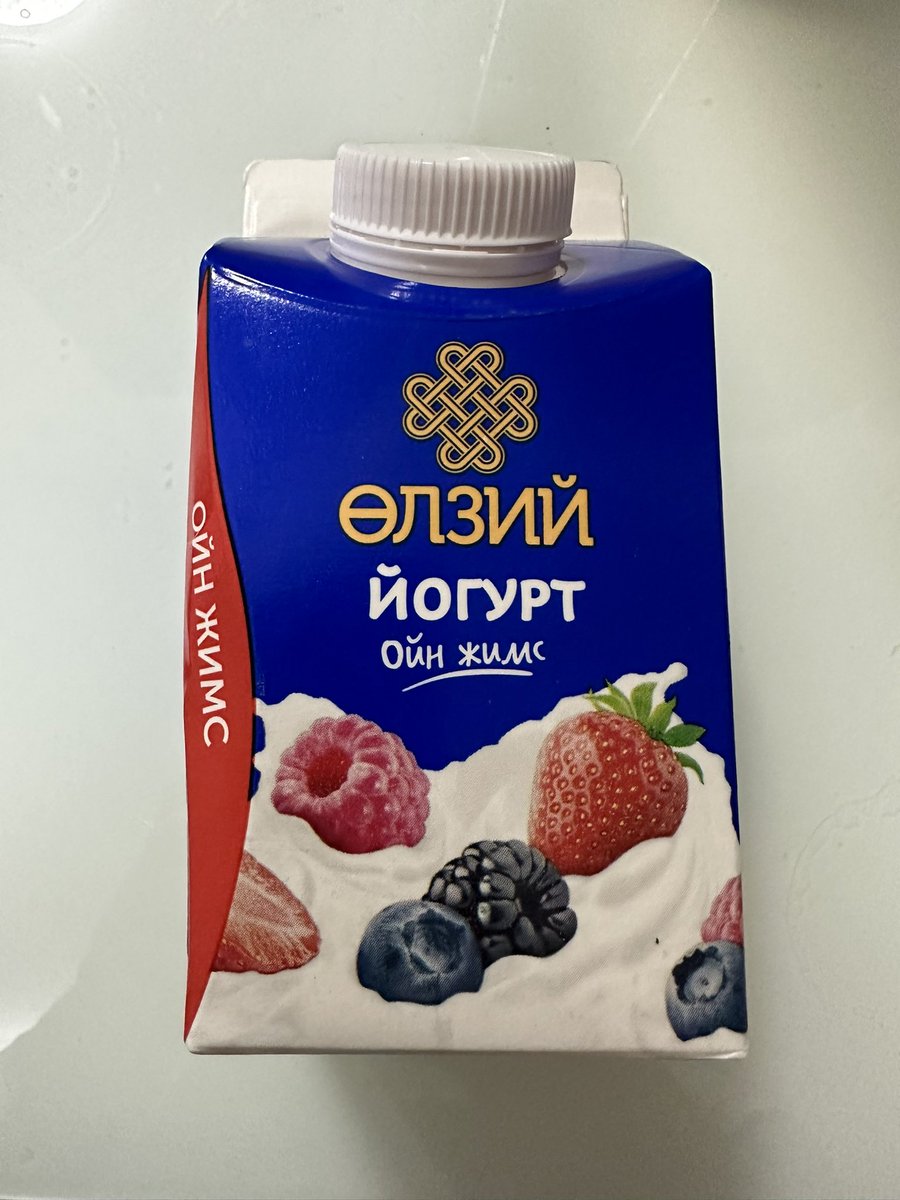 Хагас литр хүрэхгүй тараг 4,200төг ч гэх шиг.
Хүнээсээ олон малтай, гадаадаас үнэтэй тараг, сүүтэй🙄