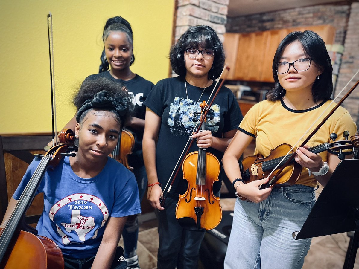 SheaVinson2's tweet photo. So thankful for these talented young ladies. They have been rocking with me since day one.🙌🏾 #orchestrakids #desoto #artofstrings #southdallas #africanamericanmuseum #growingorchestra https://t.co/sNJD8Jw2Pd