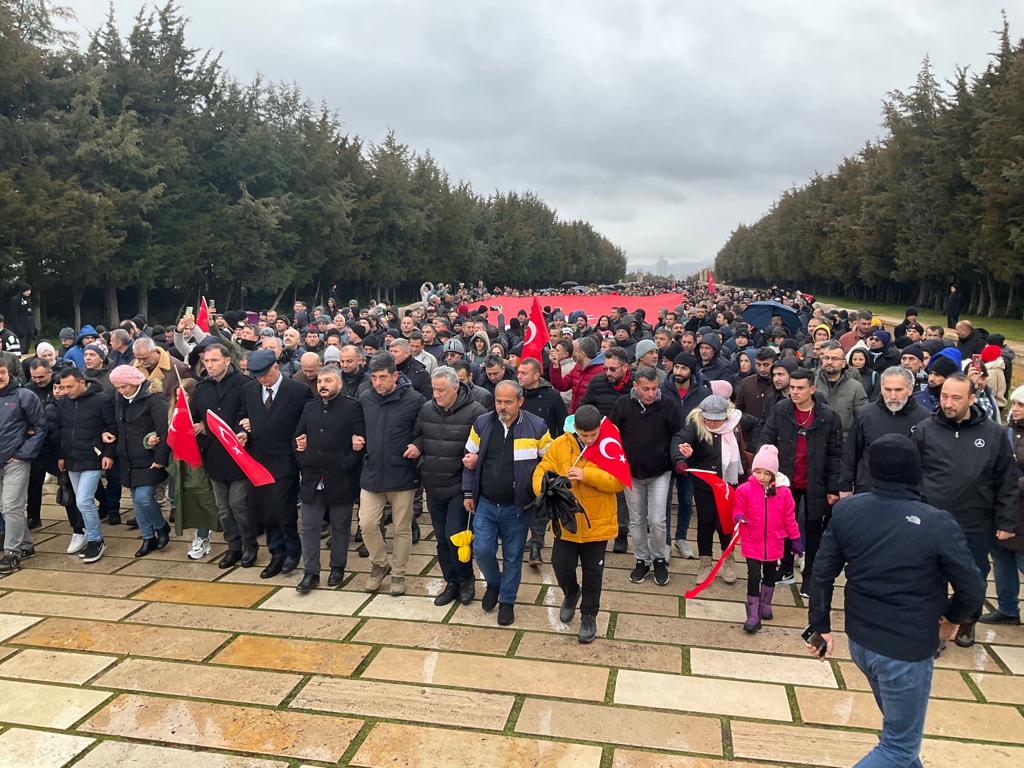 Kimse sanmasın ki; veremeyecek cevabımız yok. Gerektiğinde; gereken cevap, gereken kişiye net bir şekilde verilir. @eczozgurozel @herkesicinCHP Çırak Stajyer Meydanlara #ÇırakStajyerÖzgürÖzelleMitingeHazır