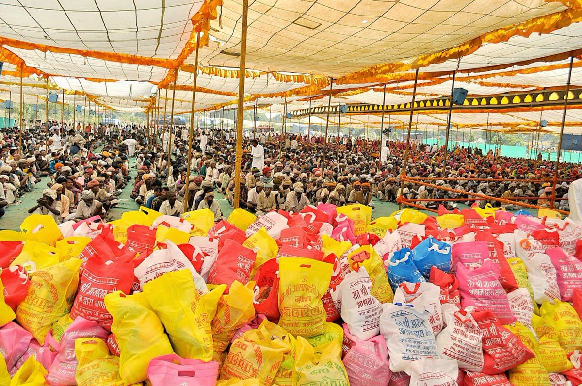 @Asharamjiashram Sant Shri Asharamji Bapu's Avtaran Diwas is celebrated with great fanfare by devotees from all over the world. This day is celebrated by providing bhandara to the poor and distributing essential goods among the needy.
#विश्व_सेवा_दिवस