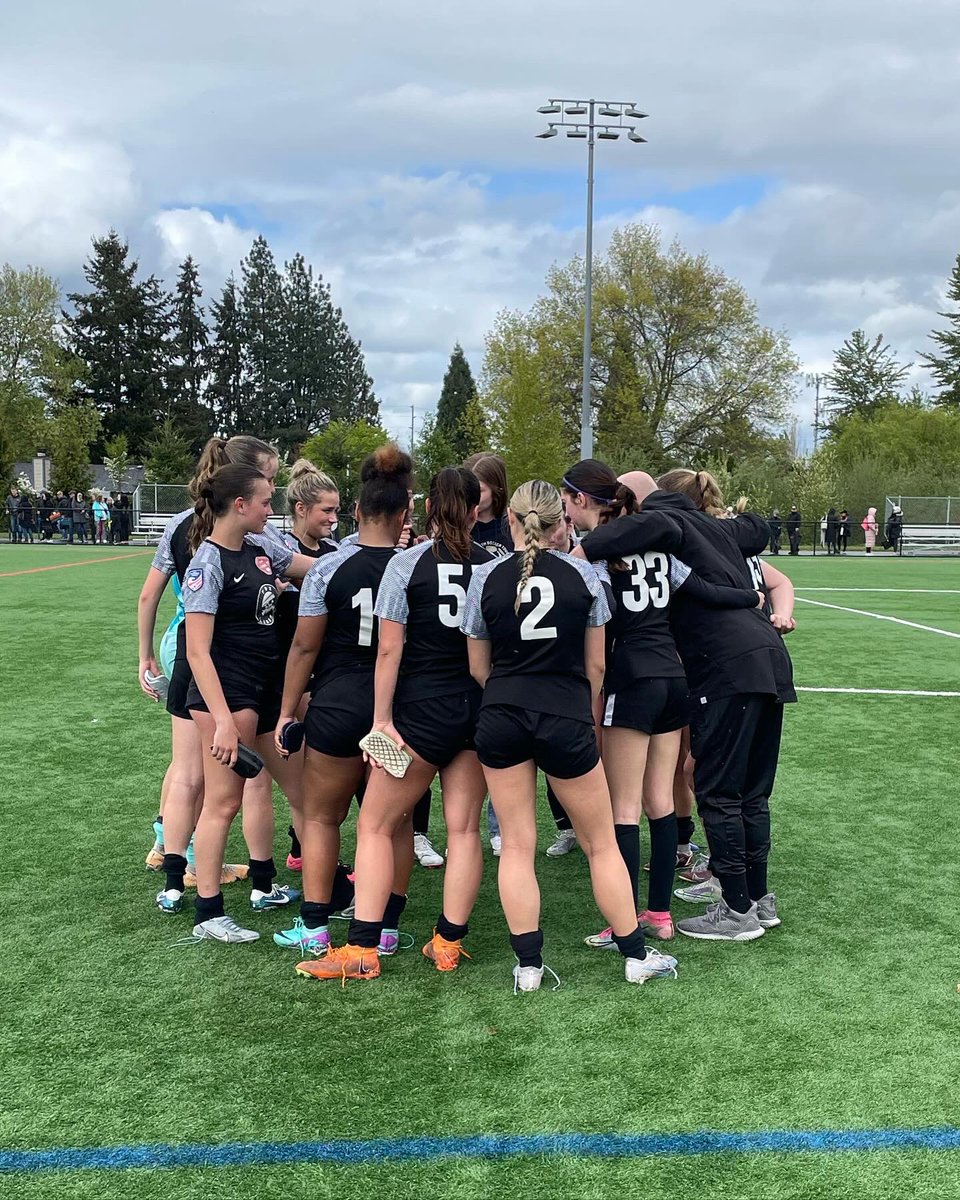 GregMaas11's tweet photo. Our incredible run has come to an end (11-0-6). Today, wasn’t our day, but I couldn’t be more proud of this team. GU16 Premier Gold Champions and State Cup Semifinalist. Many thanks to the players and our supportive parents. What a season! #ThisIsEastside 💫 https://t.co/CCNlHK0lrm