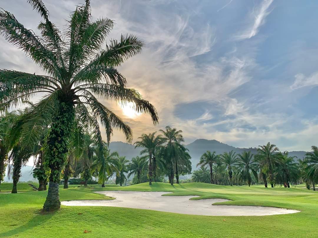The storm clouds have almost gone, the sun is about to come out, enjoy your round

#asiangolftours #agt #golf #thailand #everydayisagolfday #shotoftheday #holidaystolookforwardto #theperfectgolftrip #mullligan #fairway #greens #hotels #resorts #landofsmiles #clubhouse #19thhole