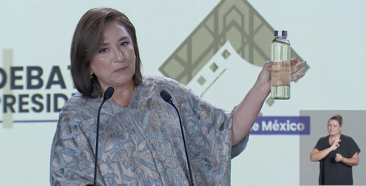 "Agua hay, lo que necesita este país es una ingeniera que sepa cómo resolver el problema del agua", dice Xóchitl Gálvez e invita a Claudia Sheinbaum a tomar agua de Iztapalapa, Chalco y Xóchimilco.

"Yo sé que no va a voltear, no le importa". 

bit.ly/3xQSotc