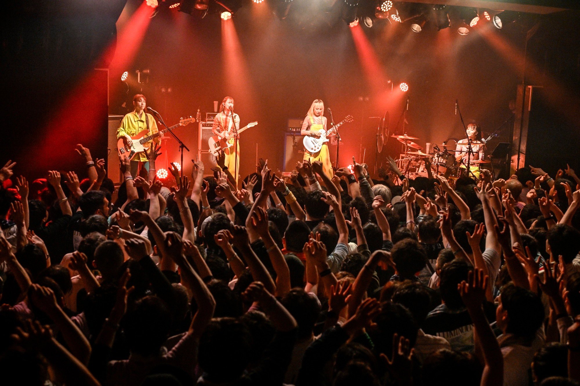 GMTS8fubsAAYueo?format=jpg&name=large