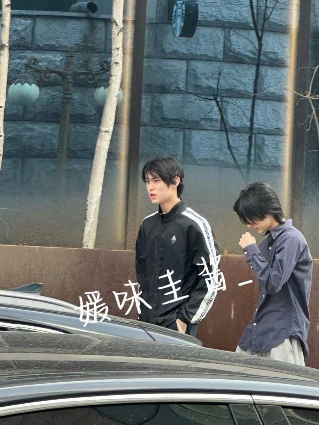 JYPE_TRAINEES's tweet photo. 📸 240330 via 媛味圭酱_
Another OP spotted two male trainees at the JYP building on March 30th.
The guy in black jacket were also seen together that day with LOUD’s Amaru and Keiju.
#JYPTRAINEES #JYP연습생 https://t.co/y4CRjlNfIw