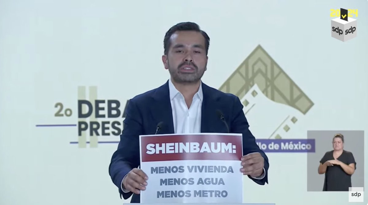 Máynez ya sacó su cartelito dedicado a Sheinbaum dejando claro que no invirtió en vivienda social, agua ni metro. ¿Ya? ¿Ya entiendieron que él está ahí para posicionar a MC y no para ayudar a Morena? Por piedad, ya paren con su aferre absurdo.