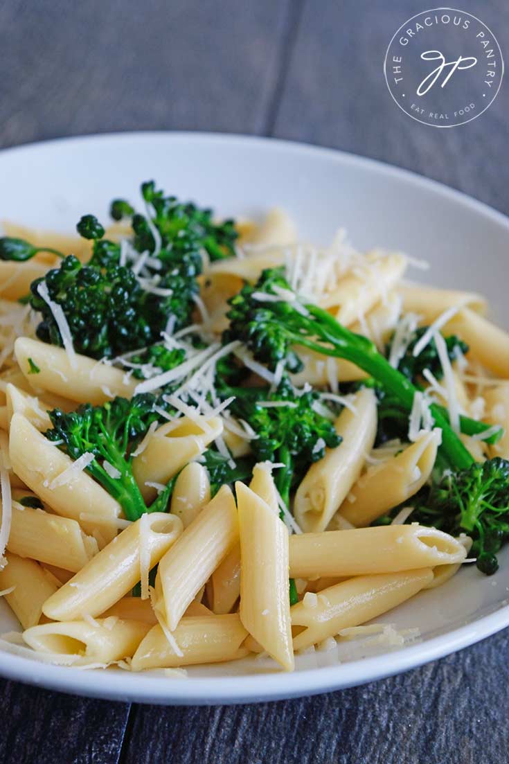 Garlicky Broccolini #Pasta Recipe @graciouspantry thegraciouspantry.com/clean-eating-b… #MinuteMeals #IngredientsRecipes #LowSodium #Penne #Vegetarian #SugarFreeRecipes