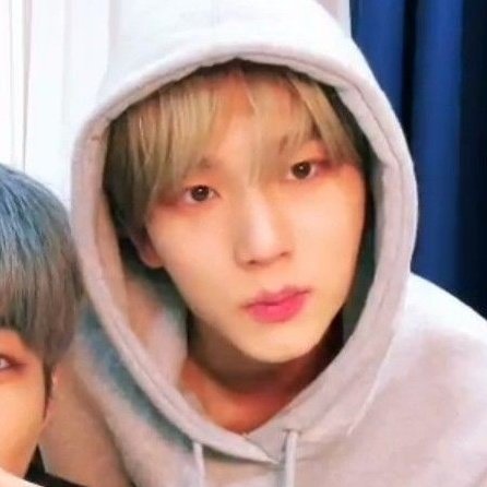 hyuntolove's tweet image. “making a username is so hard”