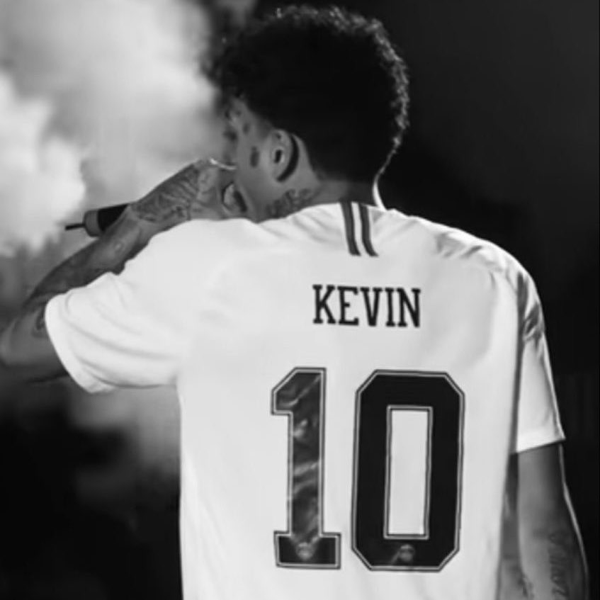 choquei's tweet photo. 🚨FAMOSOS: Se estivesse vivo, MC Kevin estaria completando 26 anos hoje. https://t.co/NEFbT2lX8j