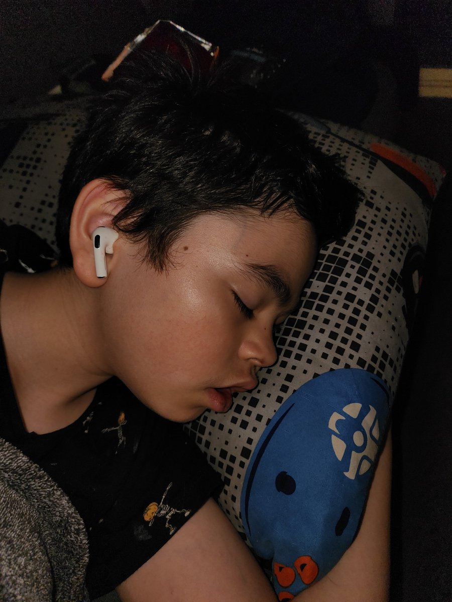 these kids are 12 with airpods, they'll never know the struggle of using some dogshit skullcandy earbuds.