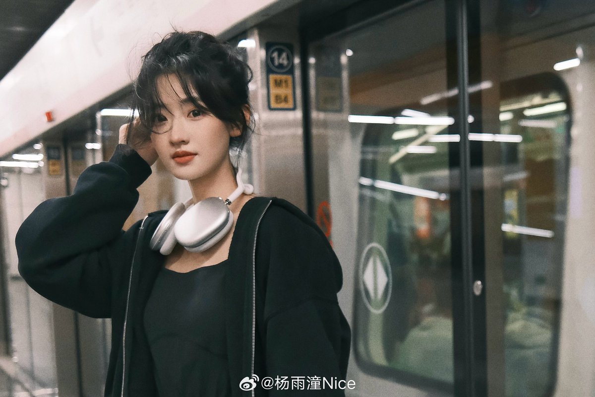 #YangYutong shares new snaps