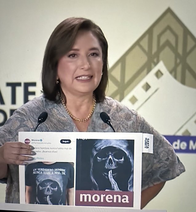 La primera intervención de Xochitl fue hablar de esas playeras, sin duda una digna representante del PRIAN 👌