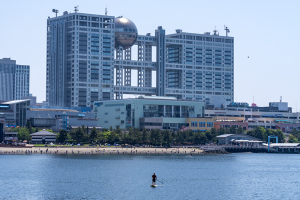 Fuji TV and standup paddle-board🏄‍♂️

#a7r5 #Summer #初夏
#お台場 #フジテレビ #SUP #hoeheenalu
#photo #photography #キリトリノセカイ
#写真好きな人と繫がりたい
#Tokyo #Japan