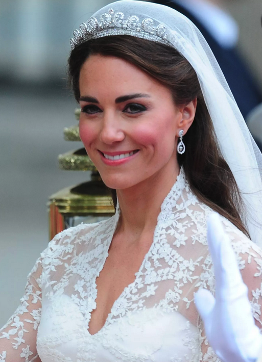 Princess Catherine Cartier's Halo tiara was her “something borrowed,” lent to her by Queen Elizabeth. The tiara, which featured 739 brilliant-cut diamonds and 139 baguettes, was presented to Queen Elizabeth on her 18th birthday.
Happy Anniversary #PrinceandPrincessofWales 🥂👑👑