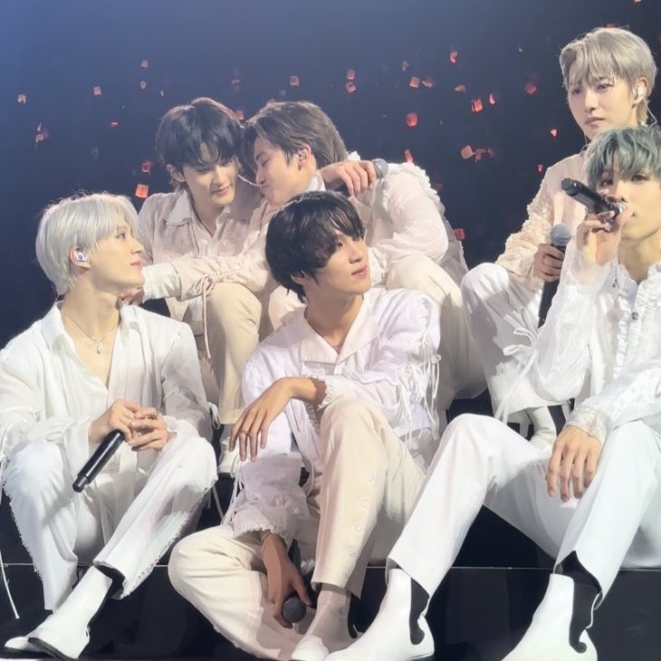 fentyyangx2's tweet photo. vv iconic april 29th to every manilazens https://t.co/IdmRa2ygm5