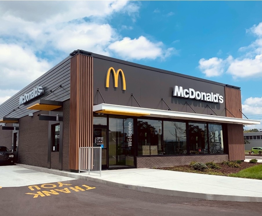 WarrenDockter's tweet photo. After extensive research, I believe Logan Roy faked his death and is now the new voice for McDonald's using the stage name "Brian Cox". Big if true. #Succession #WaystarRoyco @succession @nocontextroyco #ATN https://t.co/6tVQZeoN2v