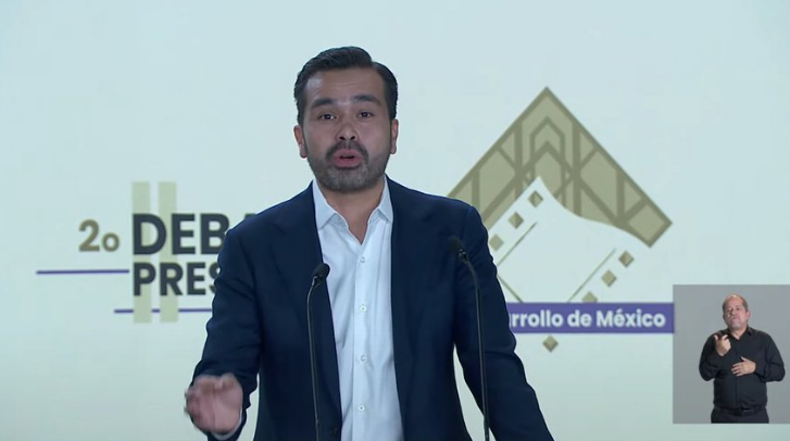 PlazaDeArmasQro's tweet photo. | "Qué bueno que la candidata de Morena presume los buenos gobiernos de Nuevo León y Jalisco", dijo Jorge Álvarez Máynez. 
Máynez insistió en que se tiene que continuar con proyectos como el de la presa “El Cuchillo” en Monterrey. https://t.co/AW4mxfeOpE