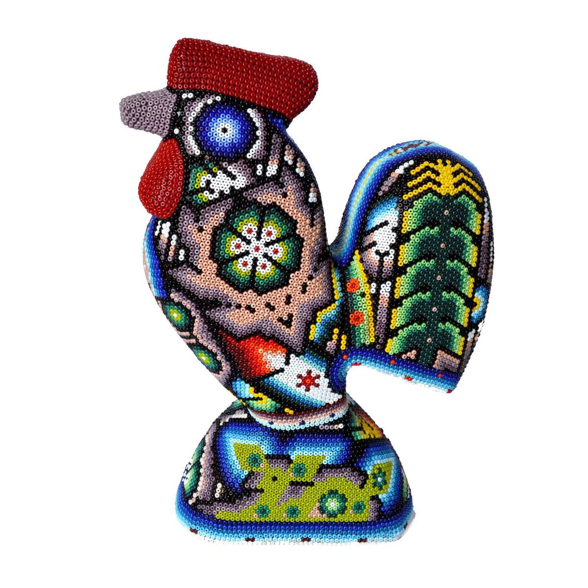 ¡Descubre la belleza del arte Huichol con nuestro gallo decorativo! 🐓 En la cultura Huichol de México, el gallo es un símbolo de fertilidad y renovación, representando el despertar de nuevos comienzos.

#artehuichol #artesania #artesanias #arte #gallo #México #cdmx #jicaly