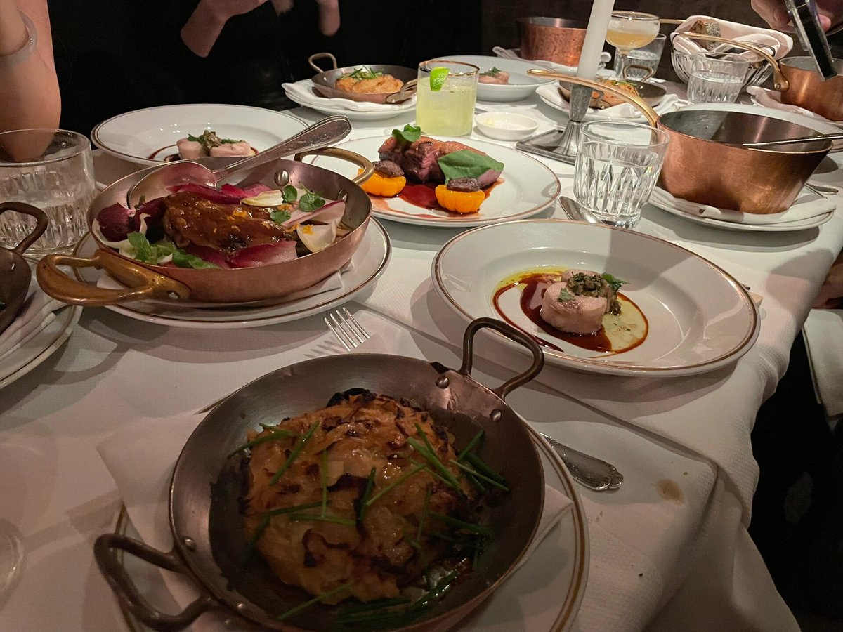 SadRabbita's tweet image. The happy moments are always short-lived, and soon the party is coming to an end