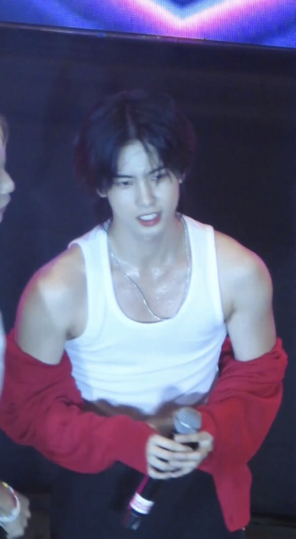 kyler wearing sando is a weakness AAADSGHFCK LOOK AT THOSE BROAD SHOULDERS