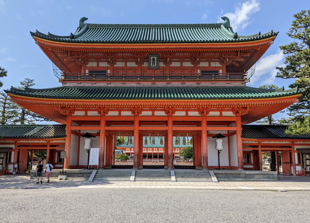 camelliakyoto's tweet photo. 🪦📿THE WONDERS OF CANAL STREET🧟‍♂️👋

Horikawa-dori (堀川通) runs for 8km through the heart of Kyōto, from the Kamo River in the north down to Kyōto Station. As the street's name suggests the original road followed 1 of 2 great canals dug to transport lumber into the new capital. https://t.co/BTX46yoSoa