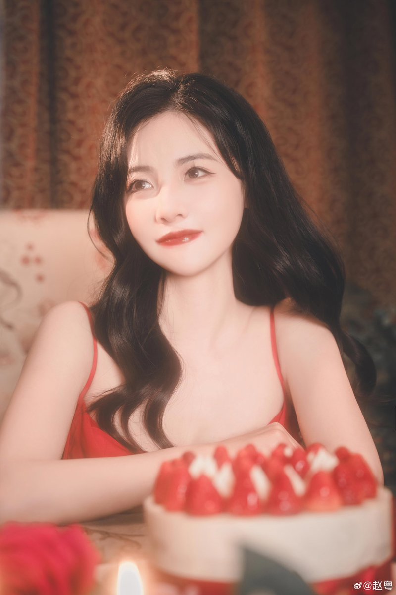 #ZhaoYue shares photoshoot for her 29th birthday

More - m.weibo.cn/status/5028450…