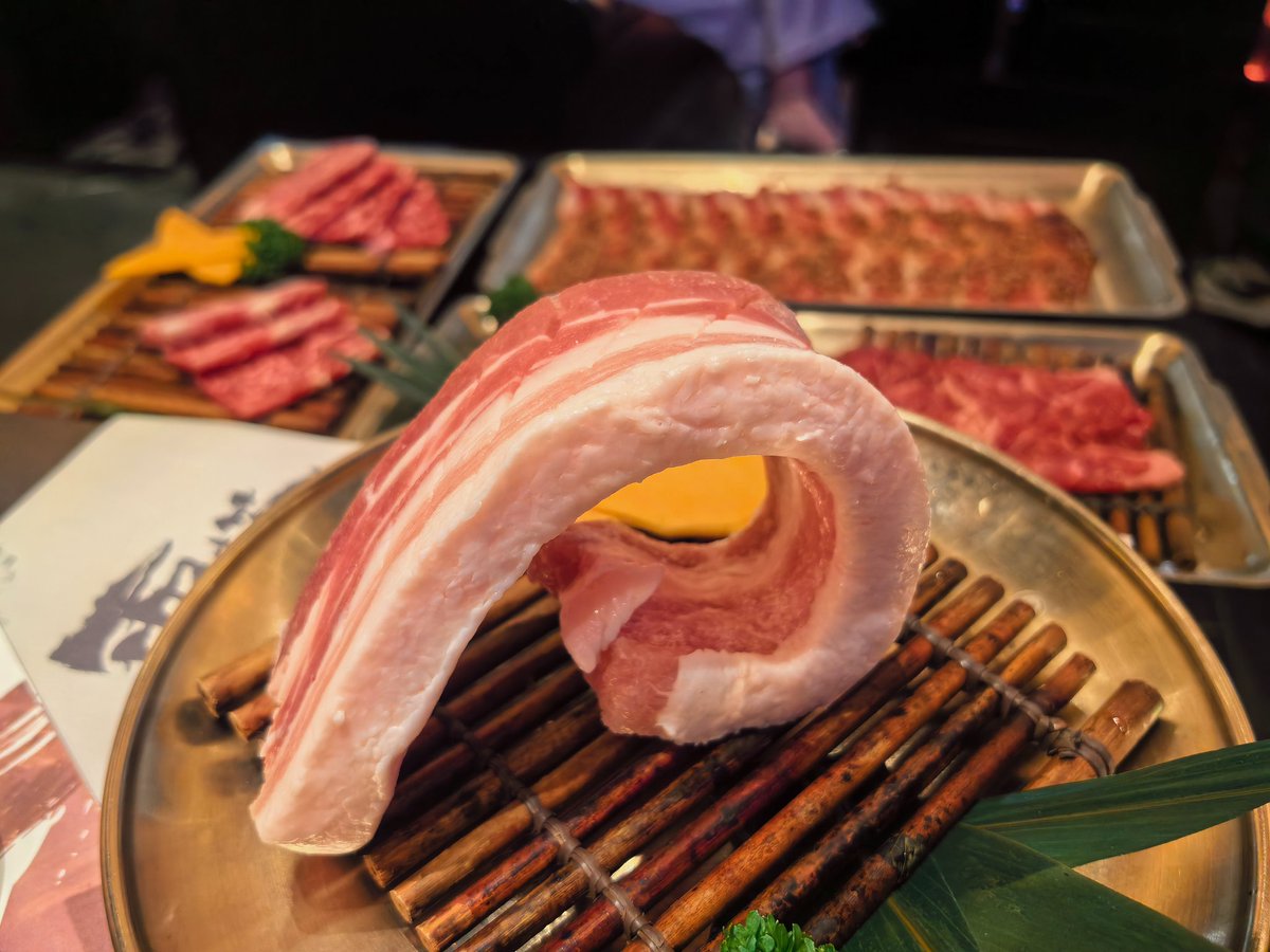 这个烤肉的姿势有点骄傲呀
比躺平的肉
更卷？ https://t.co/ZLlEOoXnIw