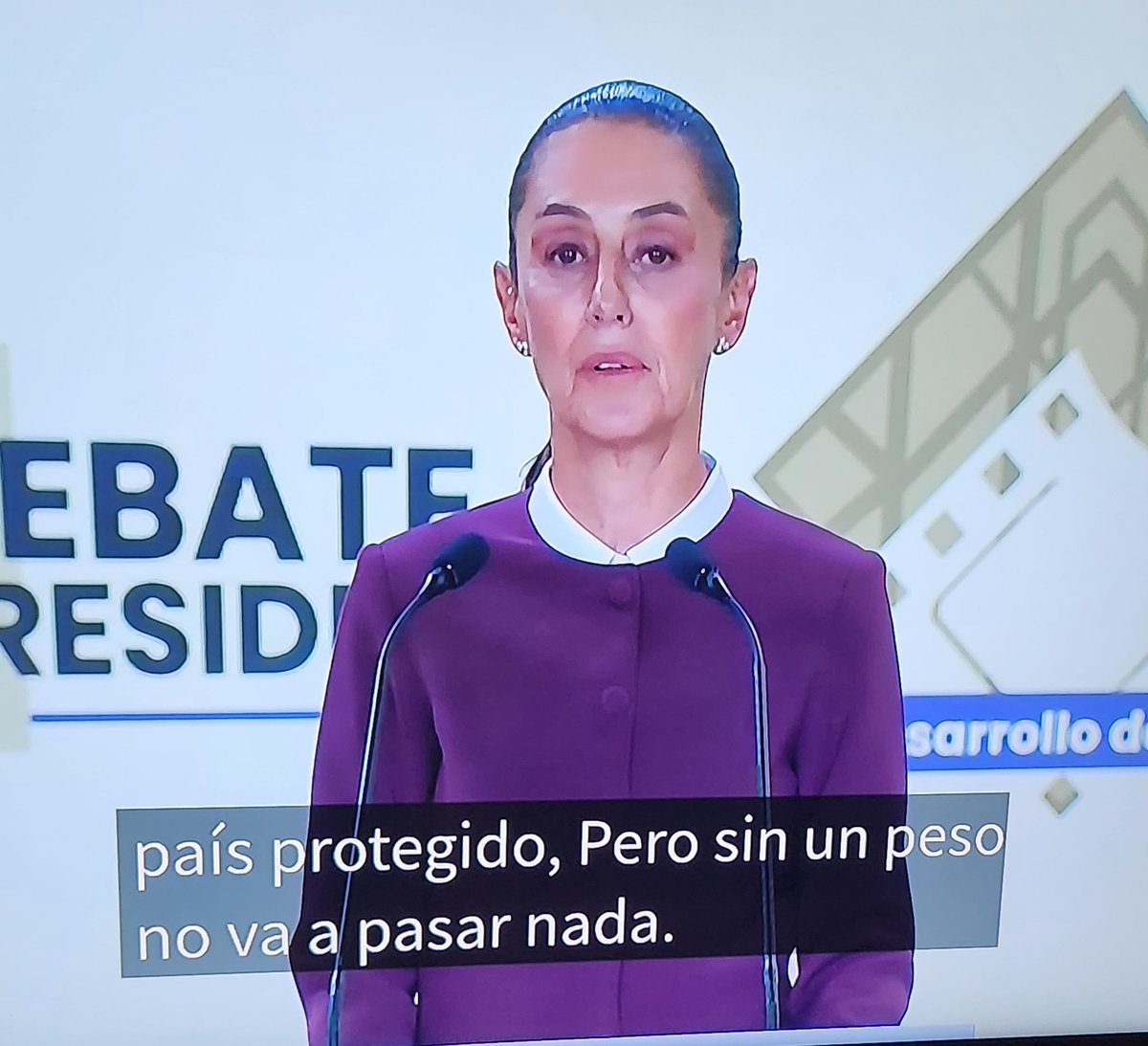 ¡Derrotada!  A partir de hoy ya no es Claudia, es #mentirosaserial y #narcocandidata.
Sin duda hoy #XochiltGalvezPresidenta2024 ganó el debate.