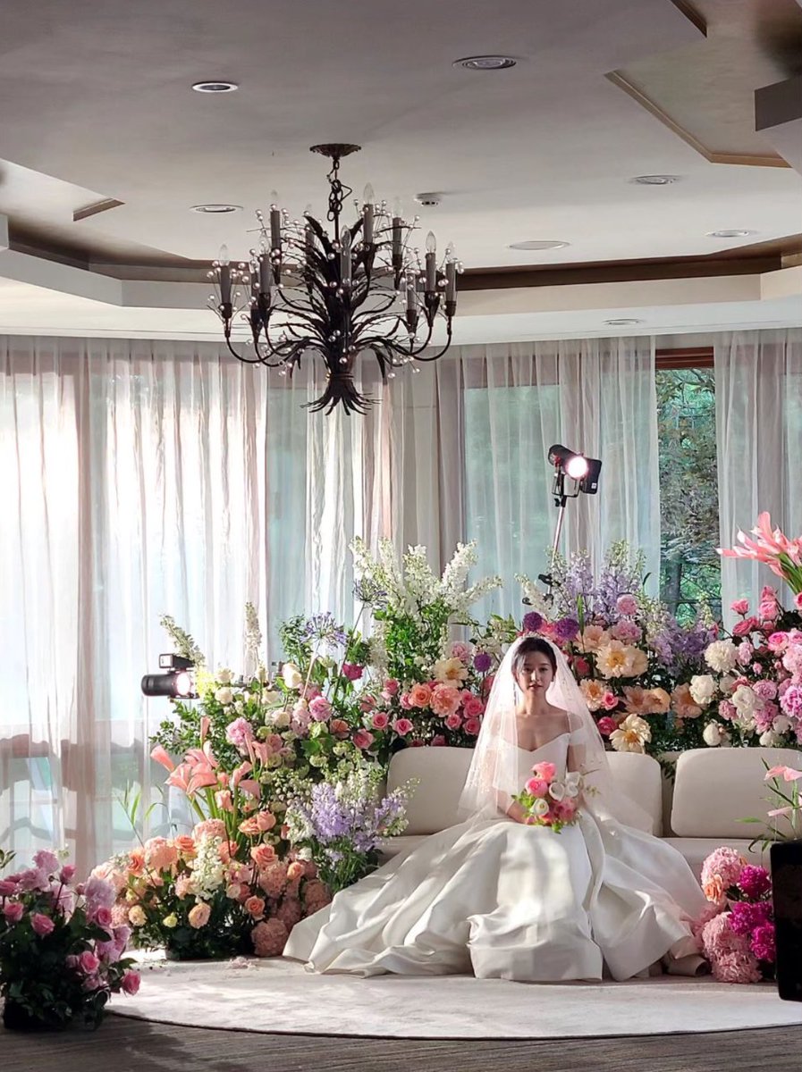 #QueenOfTears Ep.1 ― Hong Haein, the prettiest bride.