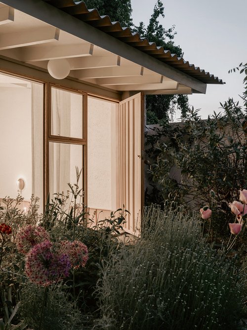 RIBAJ's tweet photo. Building a studio in the back garden has been an educational journey for two directors of Commonbond Architects, who learnt practical skills and a practice ethos as they built
https://t.co/agszCXEG5a https://t.co/p5haqotZrG