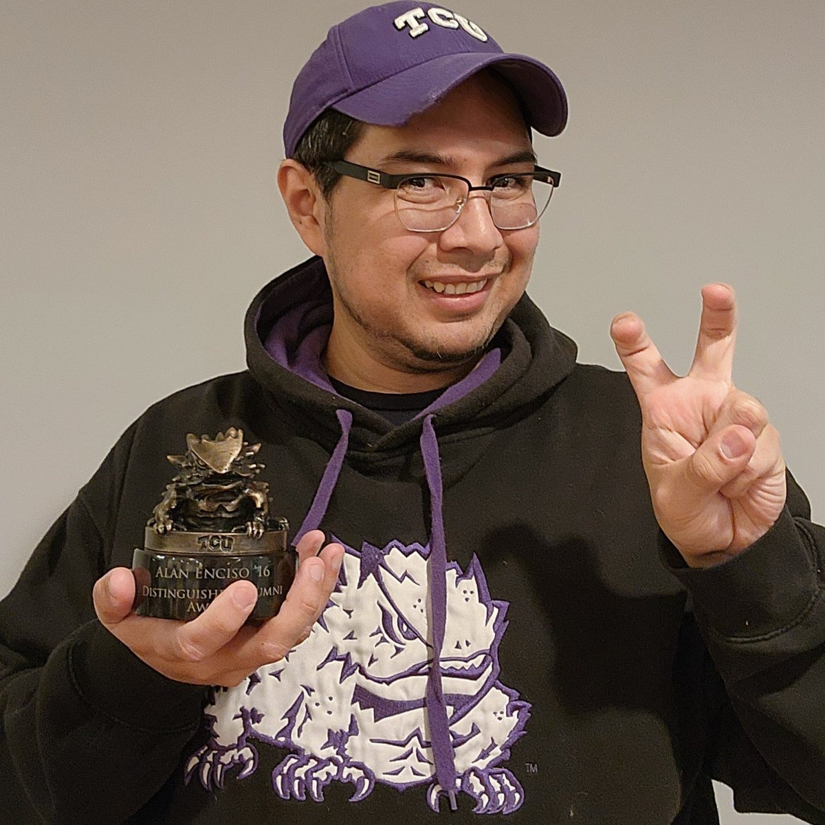 I am excited to share that I've been awarded the <a href="/TCU/">TCU</a> Distinguished Alumni Award! For my trajectory and participation in the elaboration of the #vaccine during the pandemic. Receiving this recognition from President Daniel Pullin and Chancellor Victor J. Boschini is a true honor.