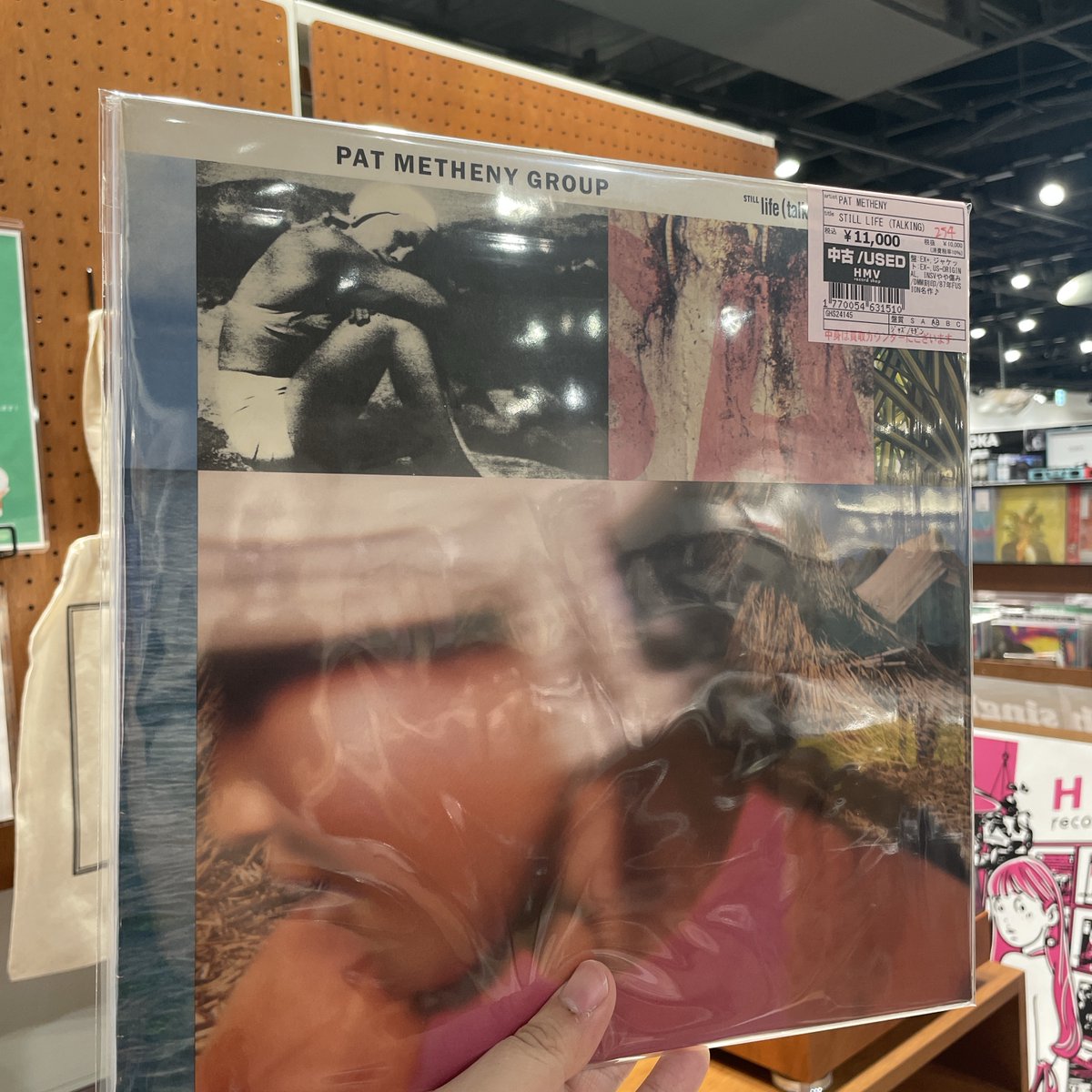 本日も11時より新着品どっさり出して開店してます！
店内BGMはPat Metheny Group『Still Life (Talking)』！
これからの季節にマストバイ！
本日もご来店お待ちしております！
#Osaka #vinylshop  #vinylrecords #recordstore #アナログ #レコード #Shinsaibashi