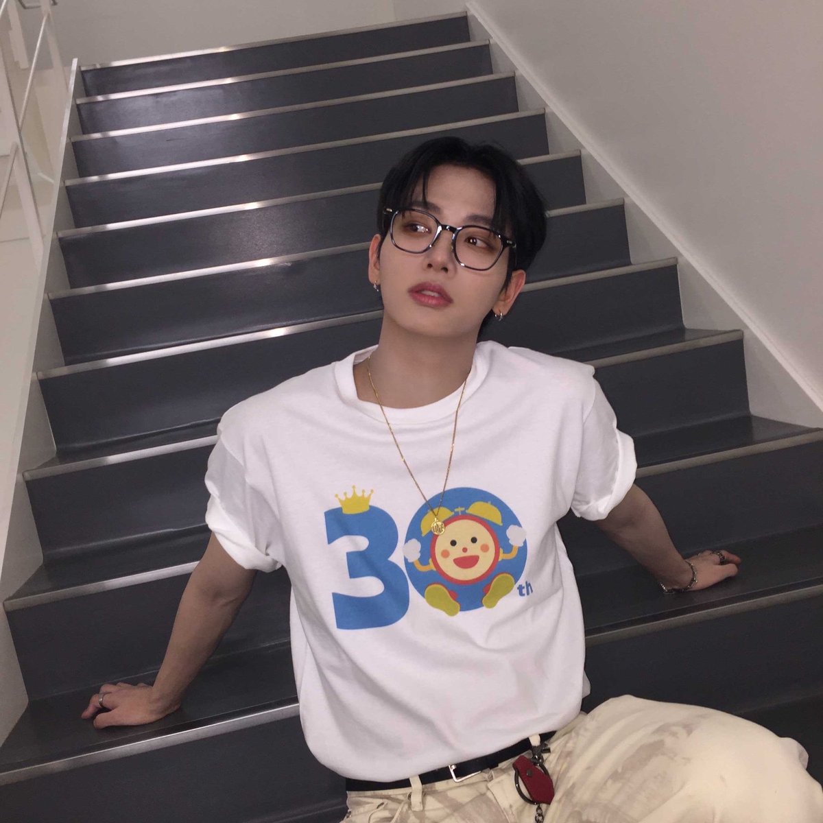 Myunguae's tweet photo. Adorned in a stylish funky outfit, he is now the scatterer of his own allure. https://t.co/s2dNTpf0n1