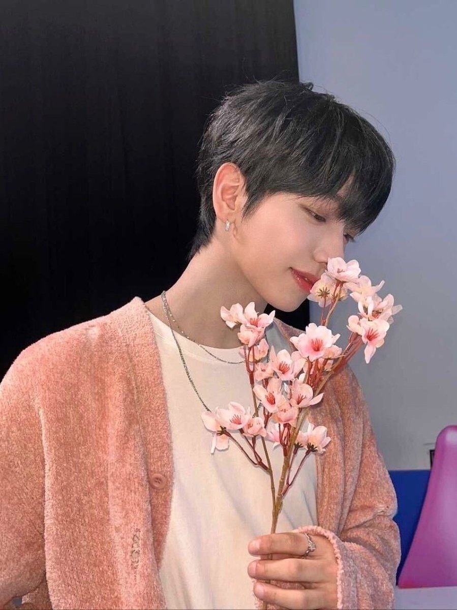 No need no blusher when you have pinkish flourishing flowers—and him, your captivating man.