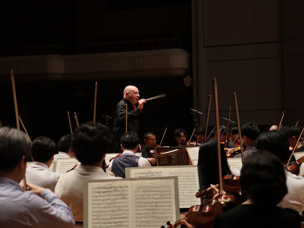 NHKSO_Tokyo's tweet photo. #N響 オーチャード定期 第128回

本日4/29 #オーチャードホール で開催の #N響オーチャード定期 会場練習(ゲネプロ)の模様📸
#クリストフ・エッシェンバッハ 指揮、#岡本誠司 独奏で贈るシューマン&ブラームスの世界🎶

#nhkso #Schumann #Brahms #ChristophEschenbach

本日15:30開演(当日券14:30から販売)。ご期待ください✨

[公演詳細]
https://t.co/5SMLABq9ya