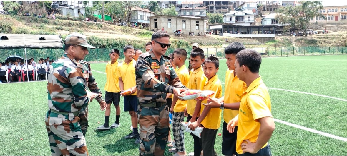 ASSAM RIFLES CONDUCTS A DAY WITH COMPANY COMMANDER IN MIZORAM
#AssamRifles conducted ‘A Day with Company Commander’ at Farkawn, Mizoram on 26 April 2024. A total of 200 students attended the same. The aim of the event was to create a feeling of oneness and also give an insight