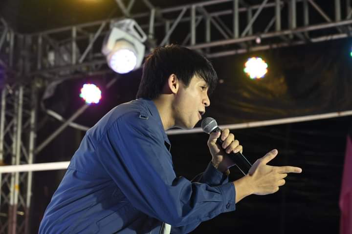 KIMRoyalties's tweet photo. Kim De Leon at Sunduan Festival in Brgy. Bagong Ilog Pasig City (4-27-2024) 

Your smiles captivates the crowd our Ultimate Man 💜💙

Thanks to KAP Bing Avis for this photo ☺ https://t.co/Xqwq24Unt2