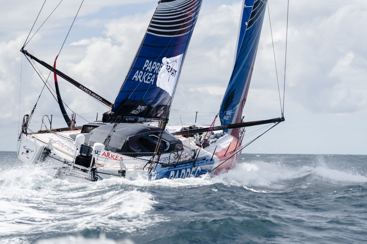 [ 📸 - Meilleures images d'hier sur le départ The Transat  ]
LORIENT ➡️ NEW YORK

🔵@Paprec_Group
🔴@cmarkea

#TheTransat #Transatanglaise #LorientNewYork #LorientNYC
📸 Merci Julien Champolion et PolaRyse