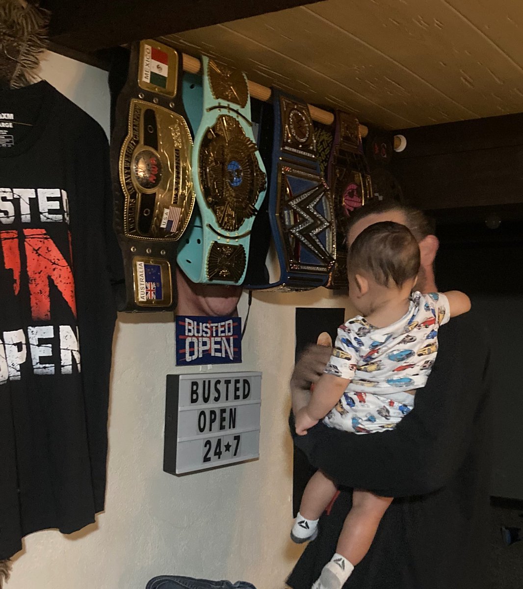 Here I am explaining to my grandson JAXON about my ❤️ for @BustedOpenRadio and how we are on the road the #BustedOpen247 @davidlagreca1 @THETOMMYDREAMER @TheMarkHenry @bullyray5150 @_denisesalcedo #WichitaKansasChapter