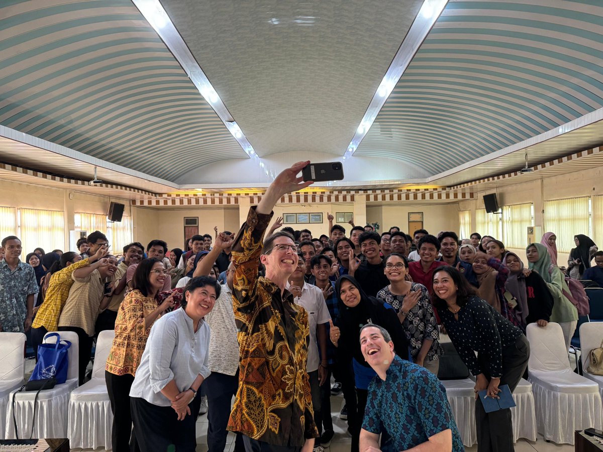 Great to visit and give public lecture to @UnpattiOfficial on its anniversary. 🇦🇺 and Maluku Province have strong historic and people-to-people links, including through @AustraliaAwards and other scholarships. Danke (thank you in local language) for making us feel so welcome!